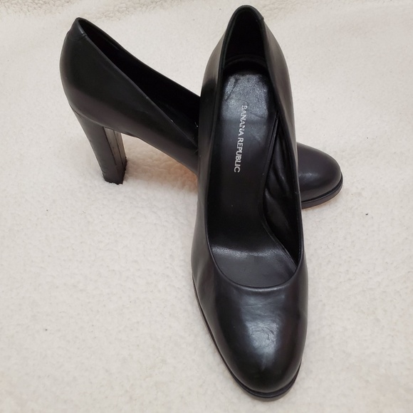 black pumps size 5.5